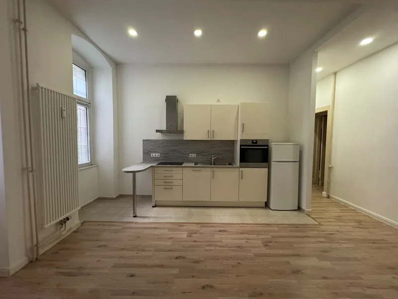 Modernisiertes 2-Zimmer-Apartment in Berlin-Wilmersdorf / ENG SPEAKING — photo 1